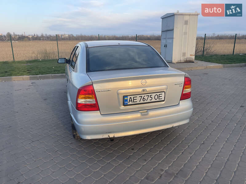Седан Opel Astra 2005 в Новомосковську