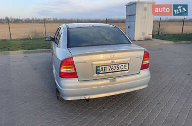 Седан Opel Astra 2005 в 