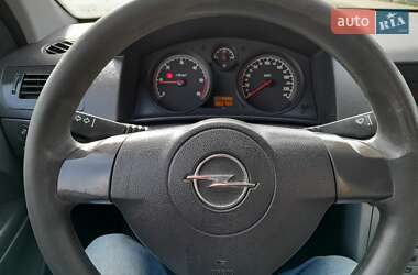 Хэтчбек Opel Astra 2012 в 