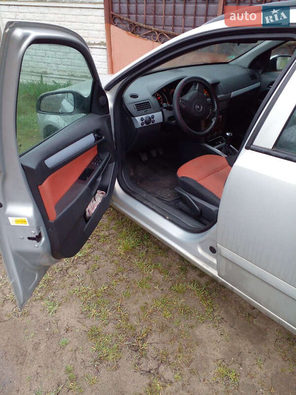 Універсал Opel Astra 2006 в Білгороді-Дністровському