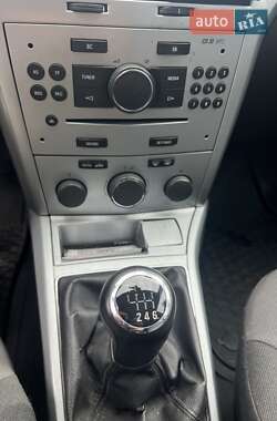 Универсал Opel Astra 2012 в 