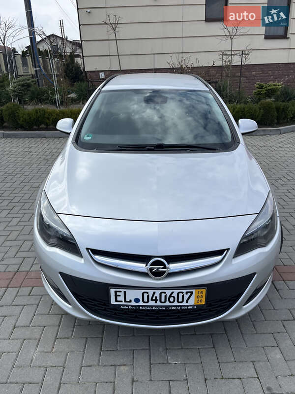 Універсал Opel Astra 2014 в Золочеві