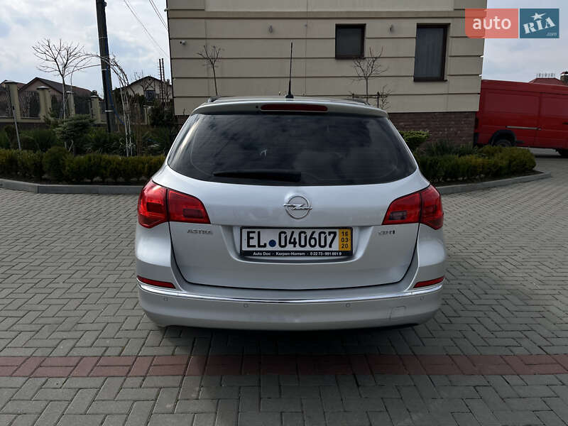 Універсал Opel Astra 2014 в Золочеві
