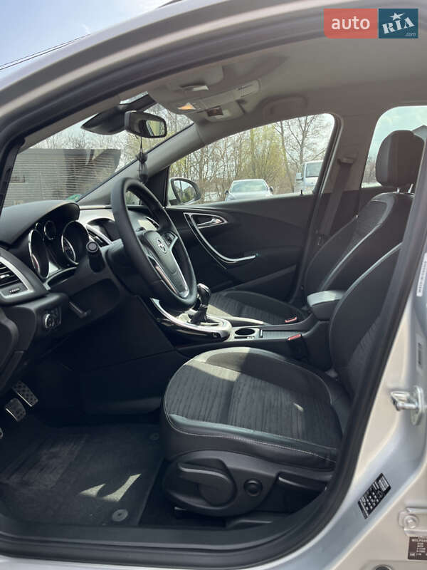 Універсал Opel Astra 2014 в Золочеві