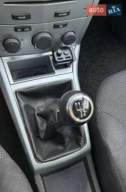 Хэтчбек Opel Astra 2009 в 