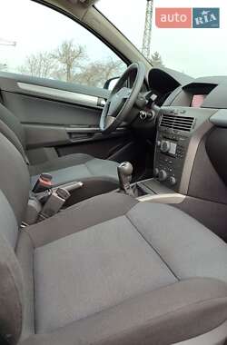 Хэтчбек Opel Astra 2006 в 