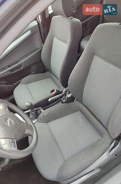 Хэтчбек Opel Astra 2006 в 