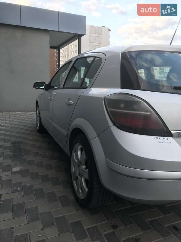 Хэтчбек Opel Astra 2007 в Ровно