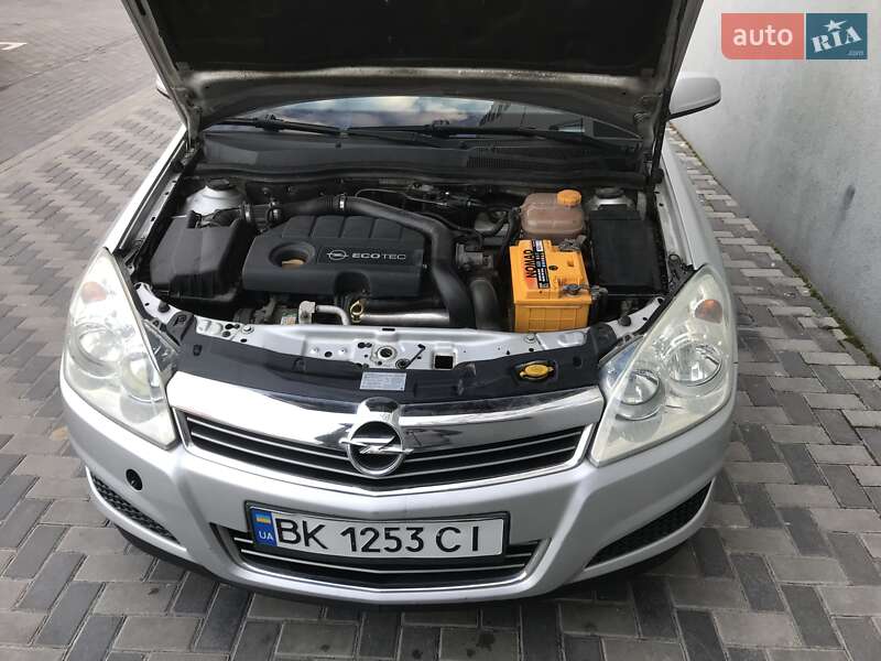 Хэтчбек Opel Astra 2007 в Ровно