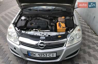 Хэтчбек Opel Astra 2007 в 
