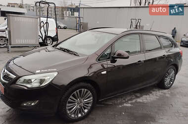 Универсал Opel Astra 2013 в 
