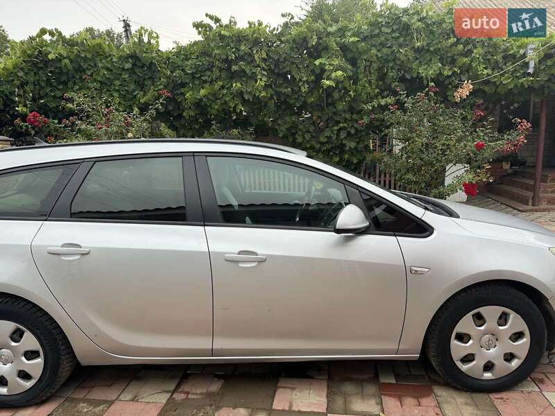 Універсал Opel Astra 2012 в 