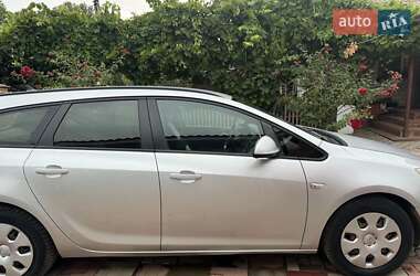 Універсал Opel Astra 2012 в 