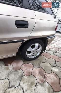 Хэтчбек Opel Astra 1997 в 