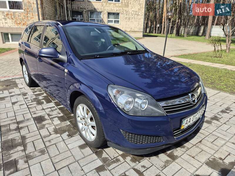 Універсал Opel Astra 2010 в Києві
