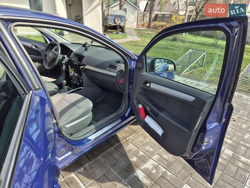 Універсал Opel Astra 2010 в Києві
