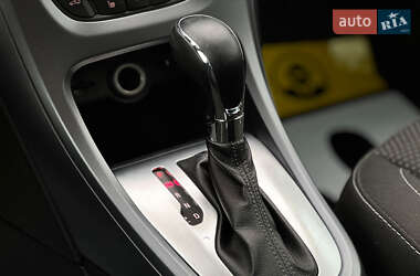 Универсал Opel Astra 2013 в 