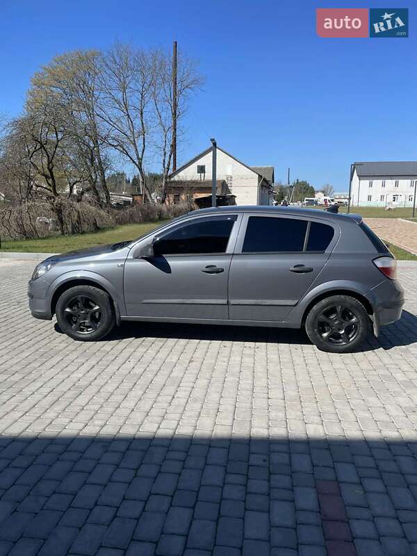 Хэтчбек Opel Astra 2006 в Львове