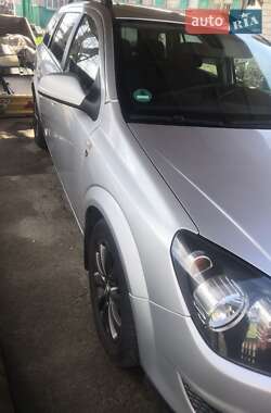 Универсал Opel Astra 2010 в 