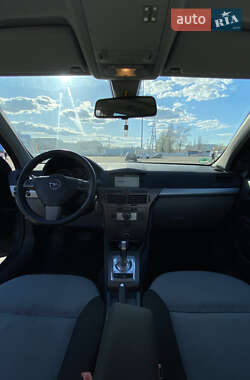 Универсал Opel Astra 2005 в 