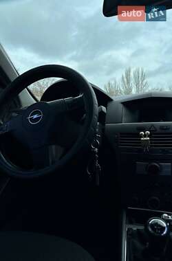 Хетчбек Opel Astra 2005 в 
