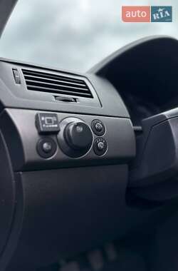 Хетчбек Opel Astra 2005 в 