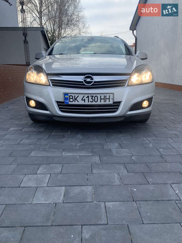 Opel Astra 2010