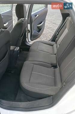 Універсал Opel Astra 2012 в 
