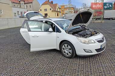 Універсал Opel Astra 2012 в 