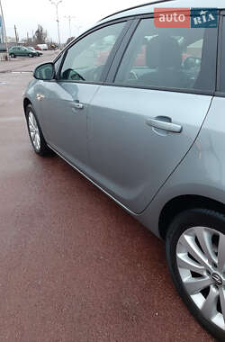 Универсал Opel Astra 2011 в 
