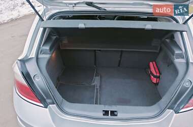 Хетчбек Opel Astra 2005 в 