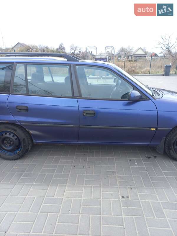 Універсал Opel Astra 1996 в Дніпрі