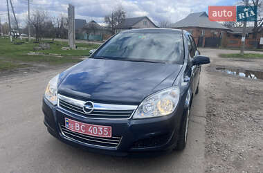 Хэтчбек Opel Astra 2008 в 