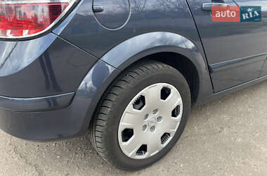 Хэтчбек Opel Astra 2008 в 