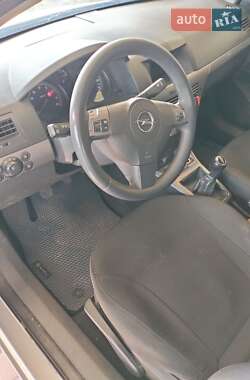 Универсал Opel Astra 2005 в 