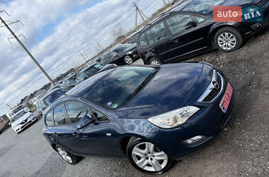 Универсал Opel Astra 2011 в 