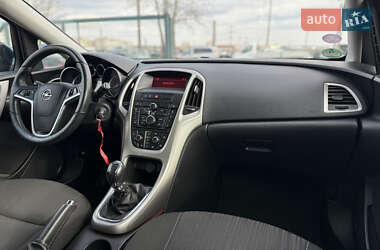 Универсал Opel Astra 2011 в 