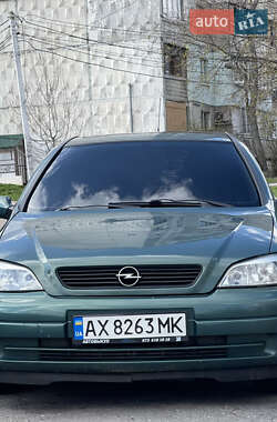 Хэтчбек Opel Astra 2000 в 