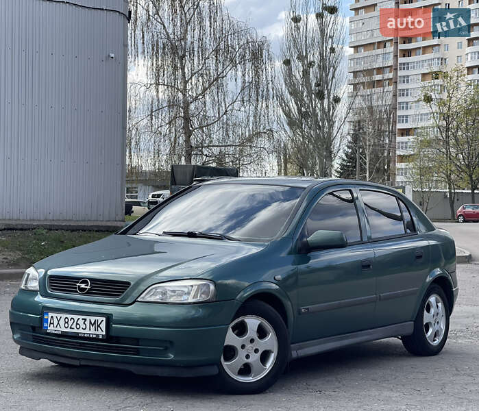 Хэтчбек Opel Astra 2000 в 