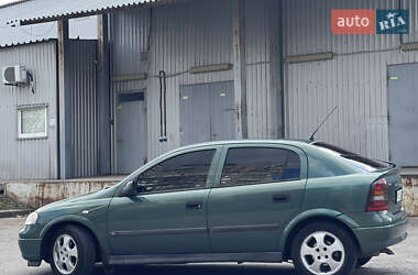 Хэтчбек Opel Astra 2000 в 