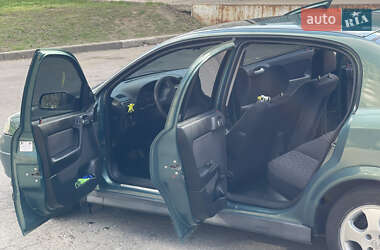 Хэтчбек Opel Astra 2000 в 