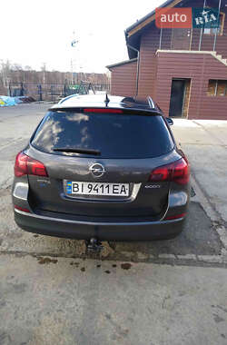 Универсал Opel Astra 2012 в 
