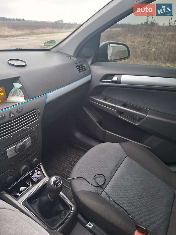Хэтчбек Opel Astra 2004 в Дунаевцах фото 12 Хэтчбек Opel Astra 2004 в Дунаевцах