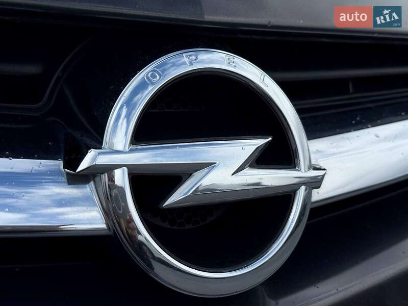 Универсал Opel Astra 2015 в Ровно