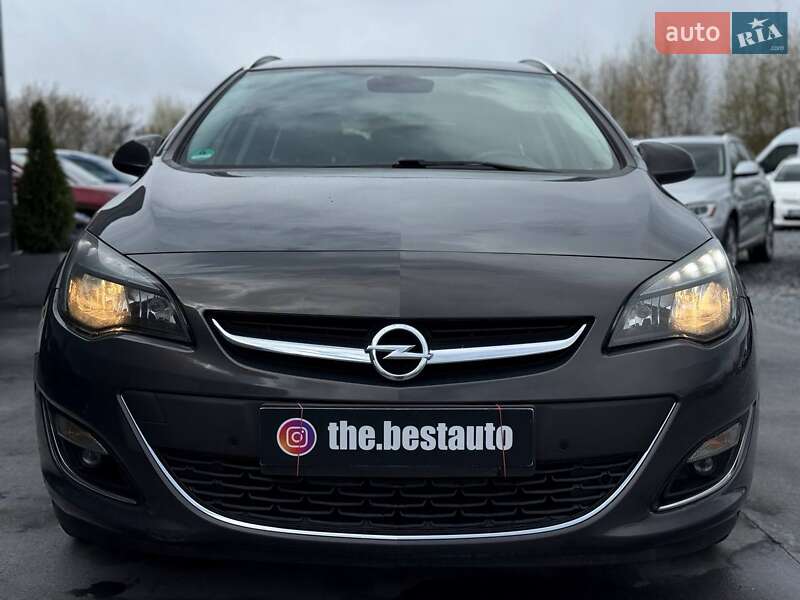 Универсал Opel Astra 2015 в Ровно