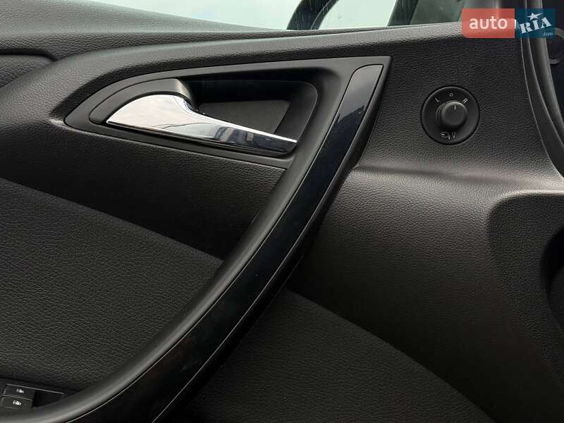 Универсал Opel Astra 2015 в Ровно