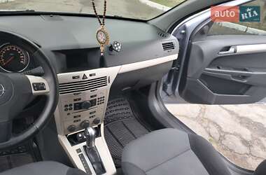 Хэтчбек Opel Astra 2008 в 