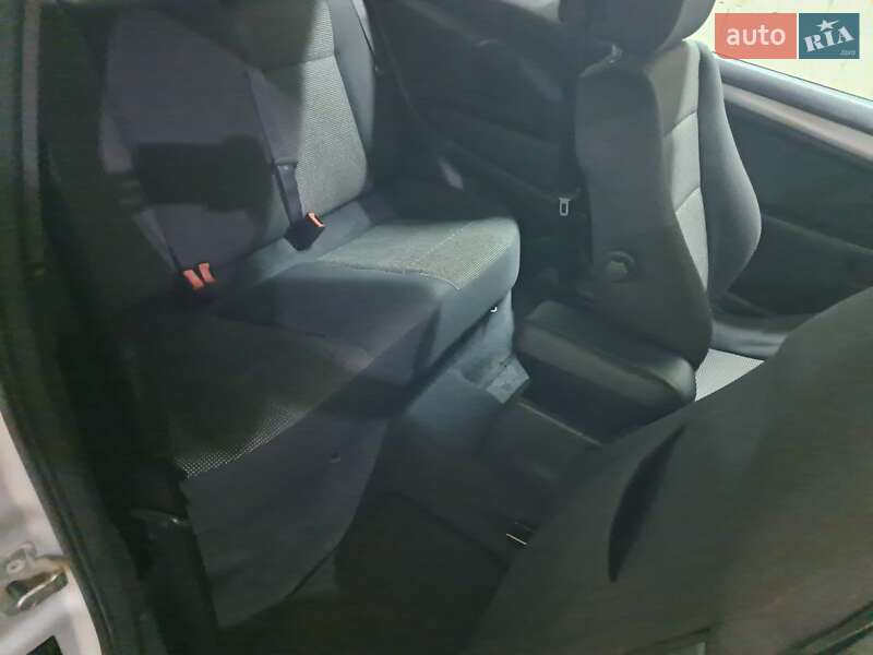 Купе Opel Astra 2007 в Миргороде