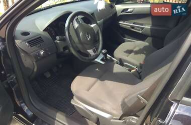 Седан Opel Astra 2011 в 