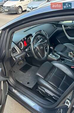 Универсал Opel Astra 2011 в 